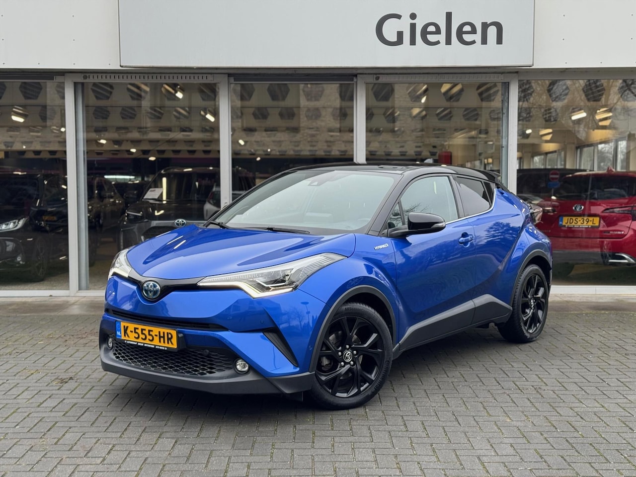 Toyota C-HR - 1.8 Hybrid Bi-Tone Plus | JBL, Led Pakket, Half leer/Alcantara, Dodehoekherkenning, parkee - AutoWereld.nl