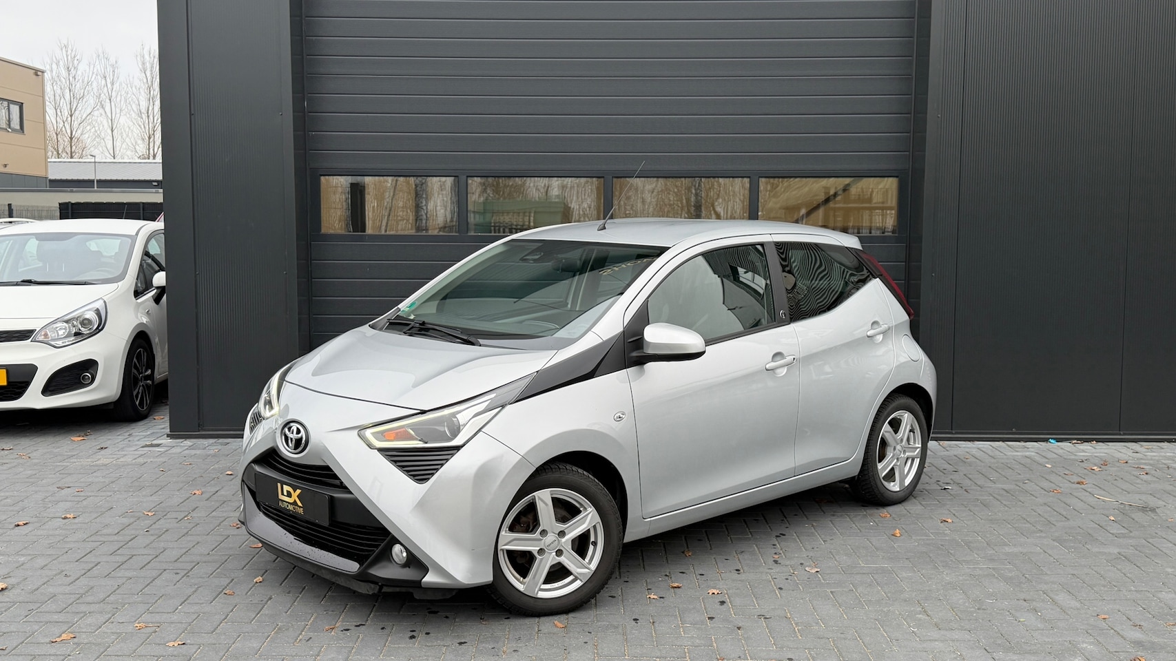 Toyota Aygo - 1.0 VVT-i x-play Automaat|PDC Achter - AutoWereld.nl