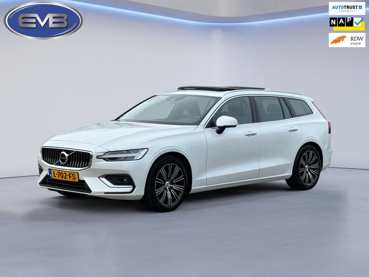 Volvo V60 - 2.0 B3 Inscription 2.0 B3 Inscription, panoramadak,electr trekhaak, lederen sportinterieur, VOL OPTIES, 1 e e - AutoWereld.nl