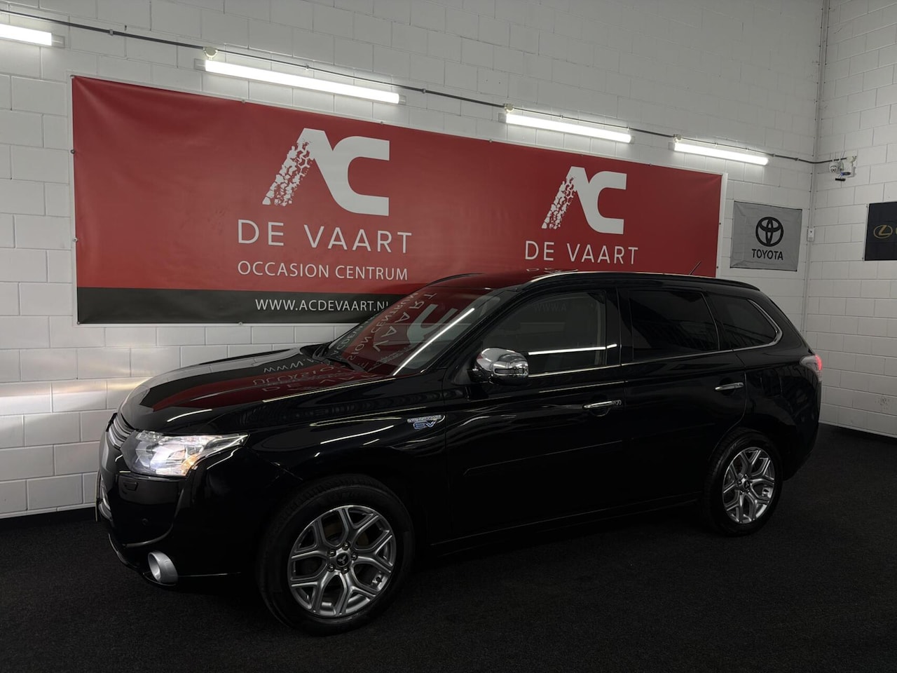 Mitsubishi Outlander - 2.0 PHEV Instyle - NAVI/LEER/DAKJE/NAP - AutoWereld.nl