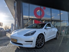 Tesla Model 3 - Standard RWD Plus GARANTIE NAP LFP carbon zuinig 12kw 1e eigenaar winterbanden extra display