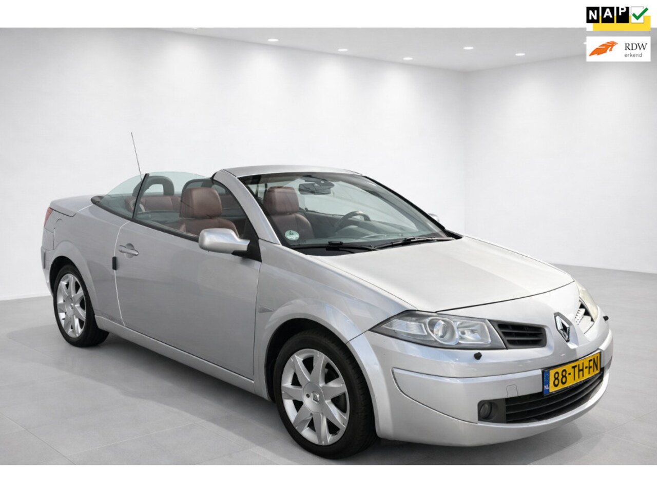 Renault Mégane coupé cabriolet - 2.0-16V Tech Line 2.0-16V Tech Line, Cabriolet, lichtmetaal, leder, airco, pdc, panoramadak, apk, inruil mog - AutoWereld.nl
