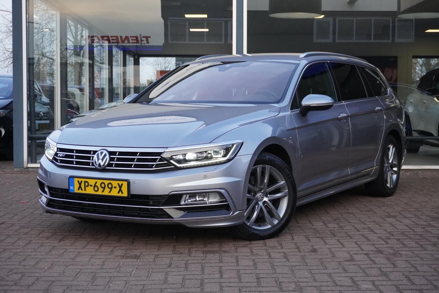Volkswagen Passat Variant - 1.5 TSI Highline Business R-Line | Automaat | Navigatie | CarPlay | Elek. Pakket | Trekhaa - AutoWereld.nl
