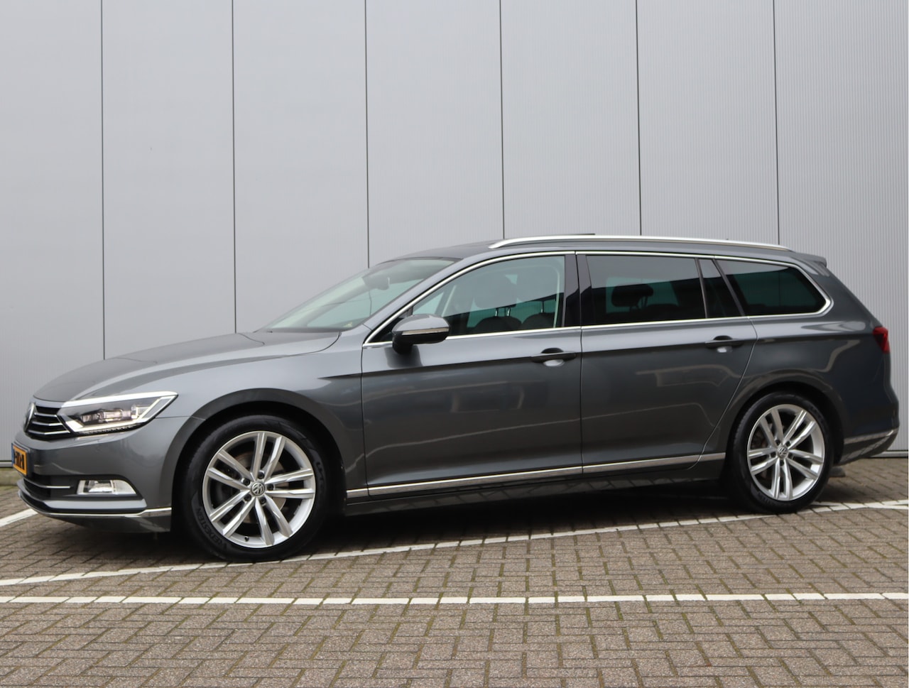 Volkswagen Passat Variant - 1.4TSi ACT | Pano | Trekhaak | Parkeercamera | 18" - AutoWereld.nl