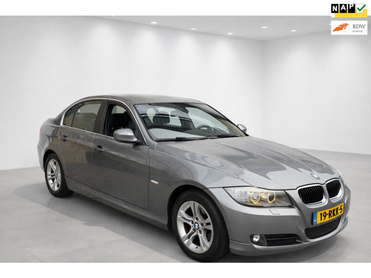 BMW 3-serie - 318i Corporate Lease Luxury Line 318i Corporate Lease Luxury Line, navigatie, leder, lichtmetaal, apk, nap, airco, pdc, cru - AutoWereld.nl