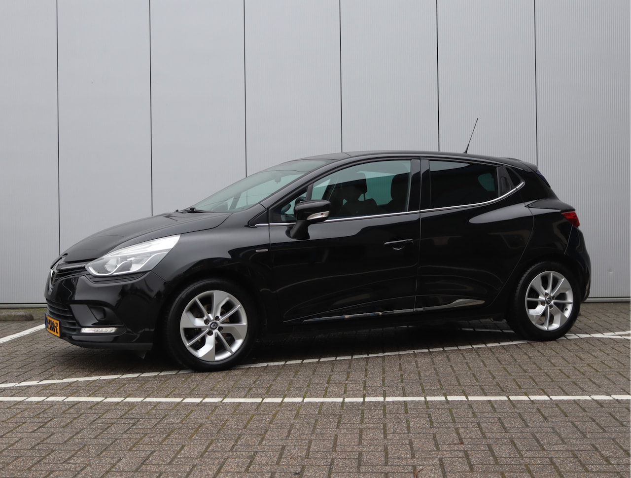 Renault Clio - 0.9 TCe Limited | Trekhaak | BOVAG-garantie | 16'' | Org. NL - AutoWereld.nl