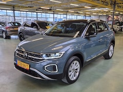 Volkswagen T-Roc - 1.5 TSI Style -150pk- Automaat | IQ LED | Camera | Digitale Cockpit Pro | Rijklaarprijs in