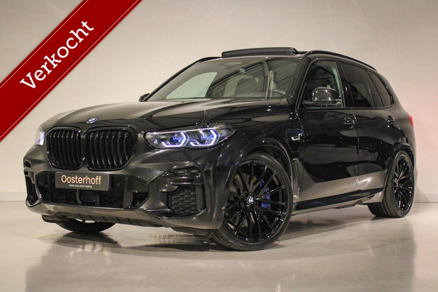 BMW X5 - xDrive45e High Executive M-sport B&W | 4w-best | SKYL - AutoWereld.nl