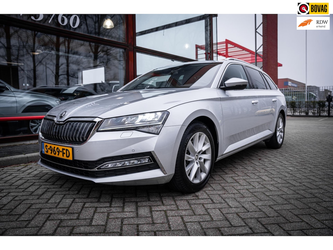 Skoda Superb Combi - 1.4 TSI iV Business Edition Plus | Trekhaak | Memory stoelen | Parkeer hulp | Navigatie | - AutoWereld.nl