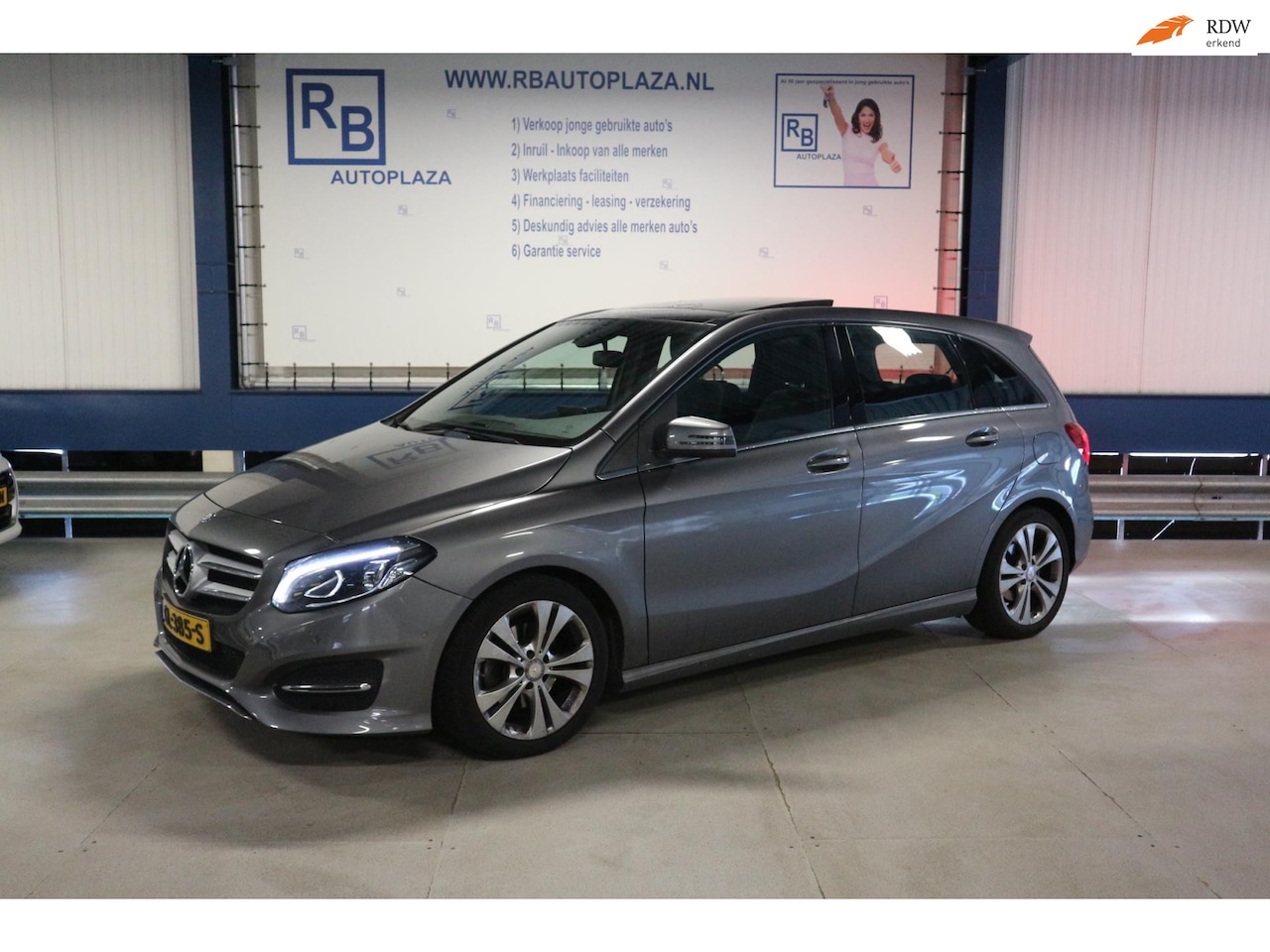 Mercedes-Benz B-klasse - 180 Ambition 12 MAANDEN GARANTIE/ NAP/ PANO - AutoWereld.nl