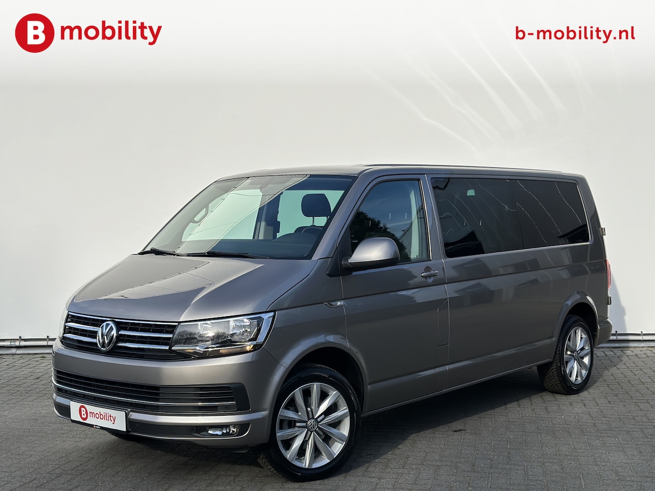 Volkswagen Transporter - 2.0 TDI L2H1 141PK Highline Dubbele Cabine Automaat | Trekhaak | Navigatie | PDC Voor / Ac - AutoWereld.nl