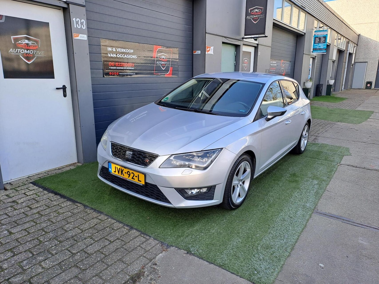 SEAT Leon - 1.8 TSI FR Business Grijs 180PK Xenon Clima PDC - AutoWereld.nl