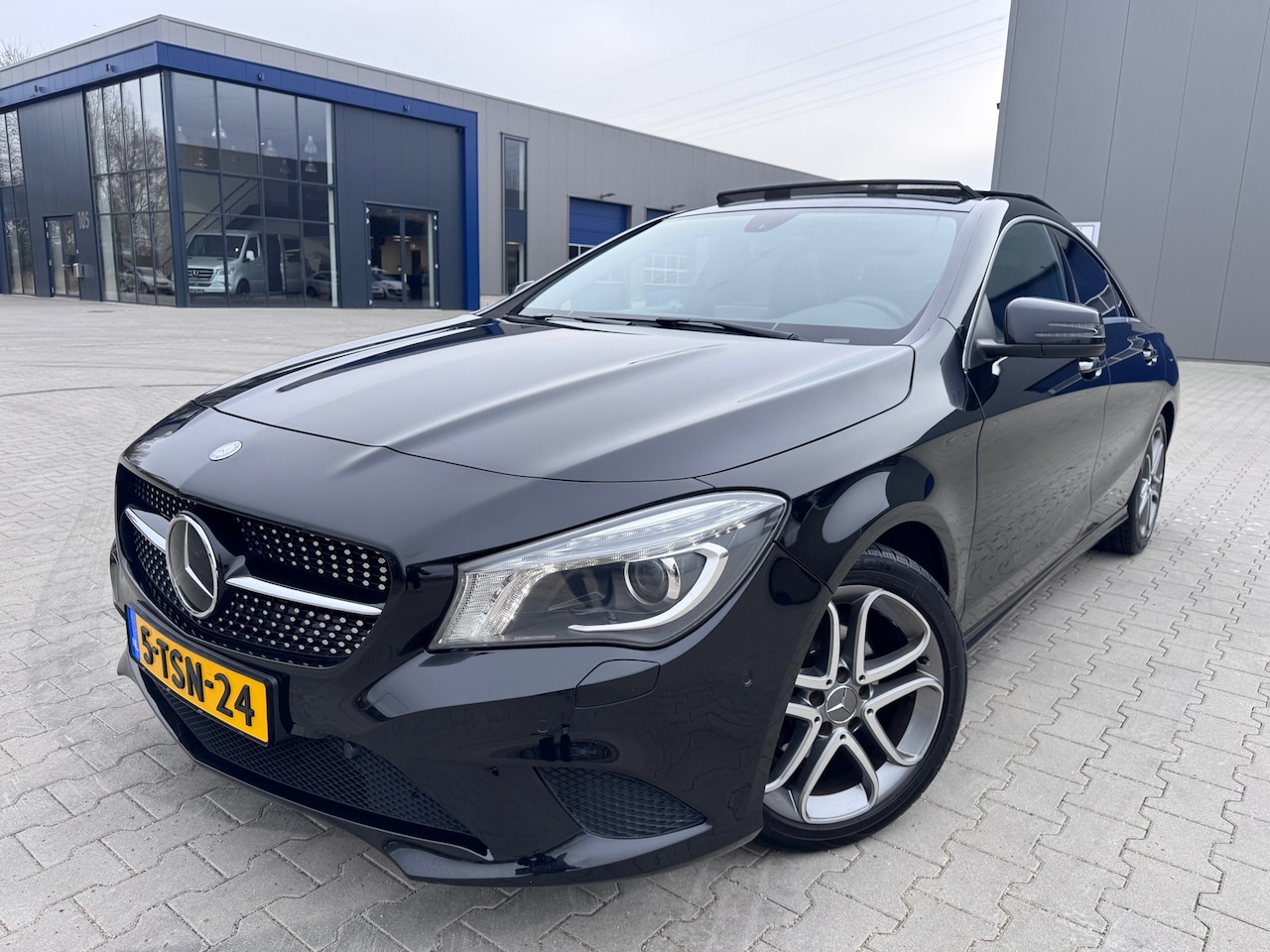 Mercedes-Benz CLA-Klasse - 180 BlueEFF. Ambition Xenon panoramadak - AutoWereld.nl