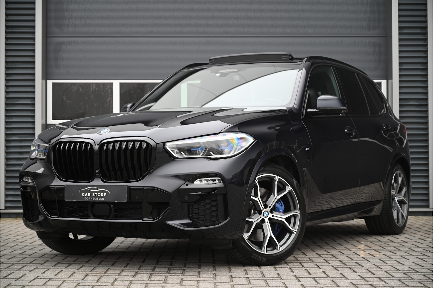 BMW X5 - xDrive45e M-SPORT / SKYLOUNGE PANO / INDIVIDUAL / LASER / MASSAGE / SOFTCLOSE / HUD / 4WIE - AutoWereld.nl