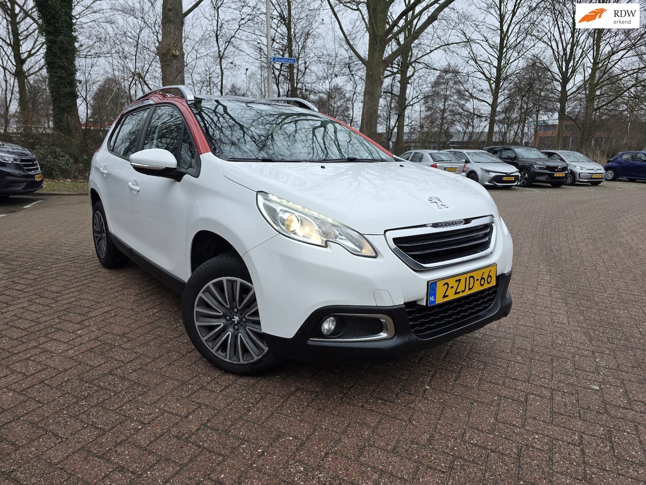 Peugeot 2008 - 1.2 PureTech Active Automaat Glas Dak NAVI Volledig onderhouden - AutoWereld.nl