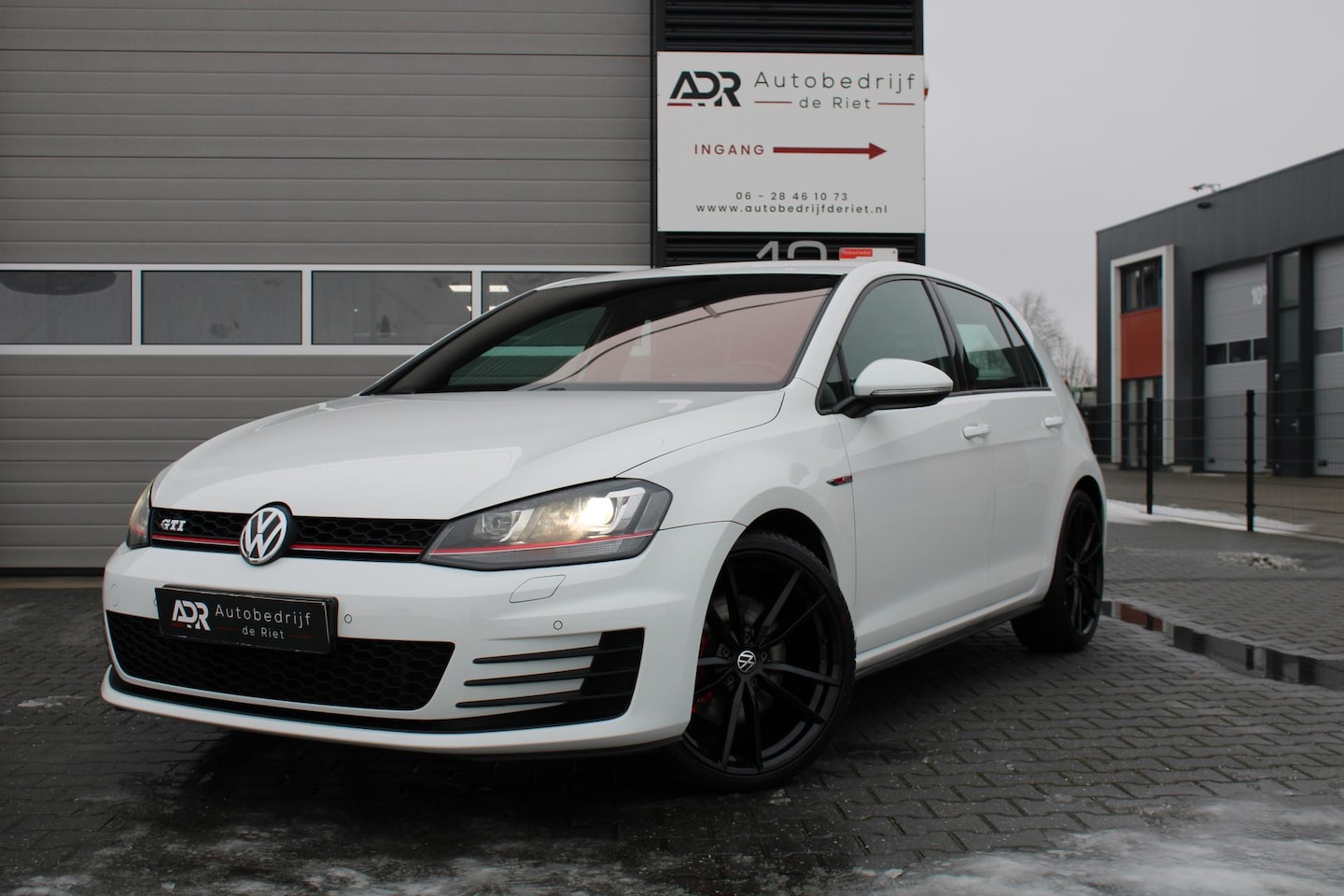 Volkswagen Golf - 2.0 TSI GTI 19'' pretoria/ xenon / stoelver / led achterlichten / navi / nette auto - AutoWereld.nl