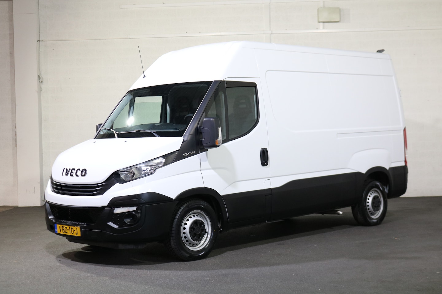 Iveco Daily - 35S14 L2 H2 Airco 3.5t Trekhaak - AutoWereld.nl
