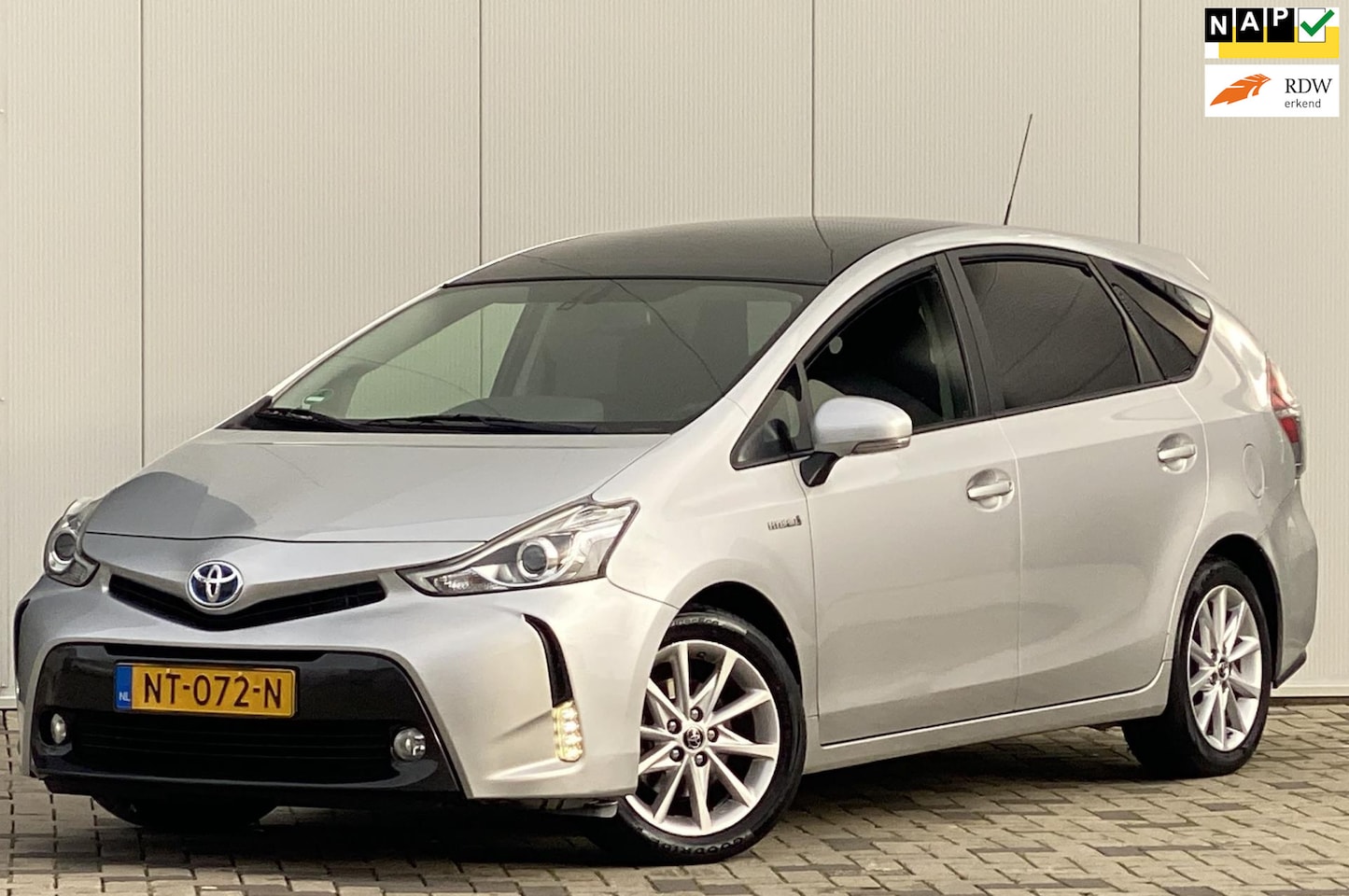 Toyota Prius Wagon - 1.8 SkyView Edition PANORAMA LEER NAVI CAMERA - AutoWereld.nl