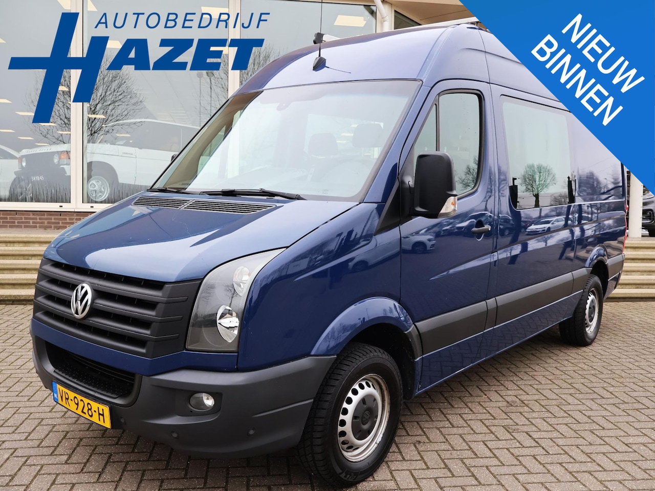 Volkswagen Crafter - 35 2.0 TDI 136 PK L2H2 7-PERSOON DUBBEL CABINE + TREKHAAK 3500 KG | NAVIGATIE | CRUISE CON - AutoWereld.nl