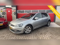 Volkswagen Golf - 1.0 TSI Connected Series NAVI / CLIMA / CARPLAY / PDC / BLUETOOTH / CRUISE / DAB+ / ZEER N