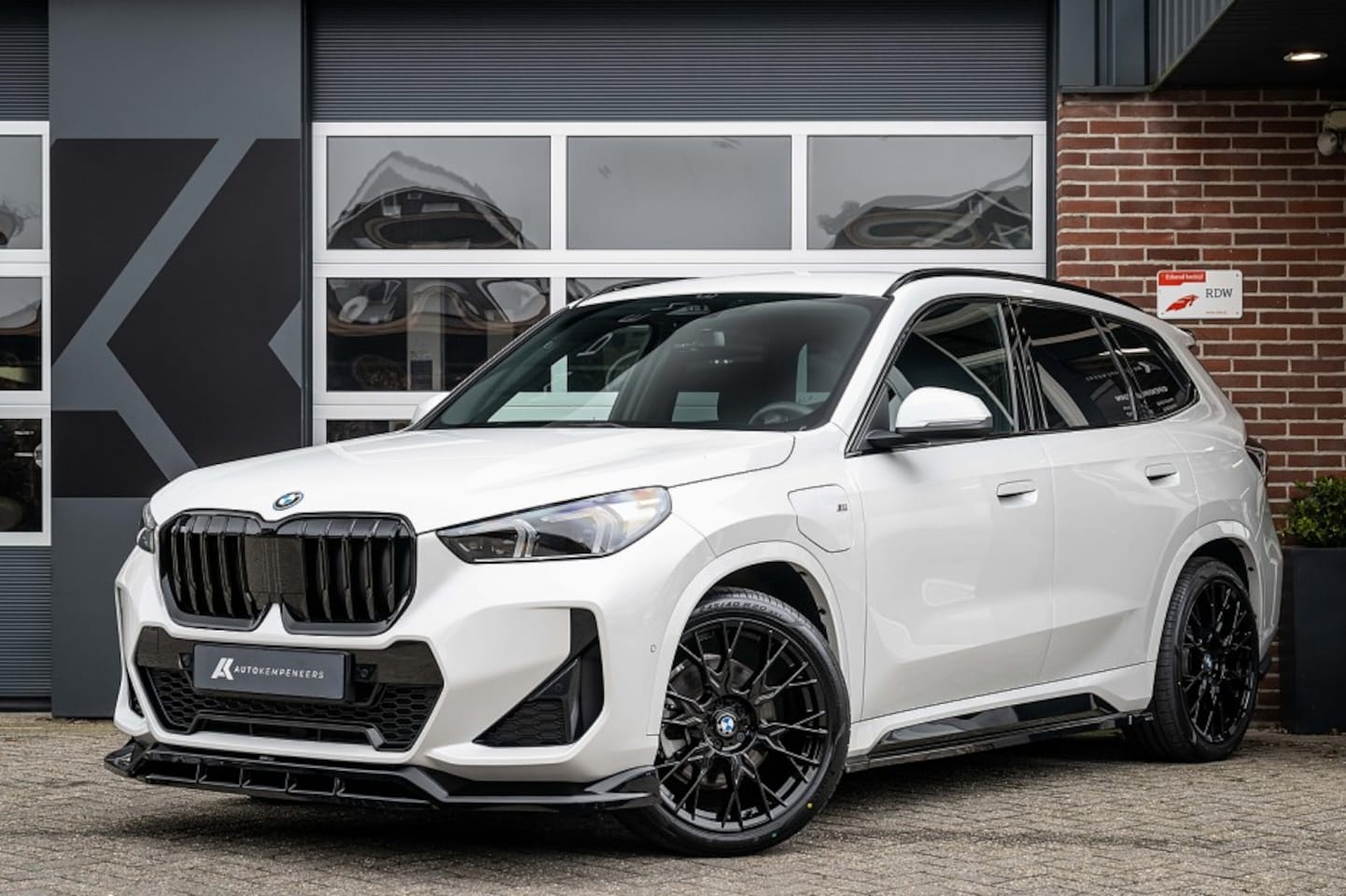 BMW X1 - 25e xDrive M Sport | Shadow | Maxton | Camera | Adap. led | Stoelverwarming | 20' inch | - AutoWereld.nl