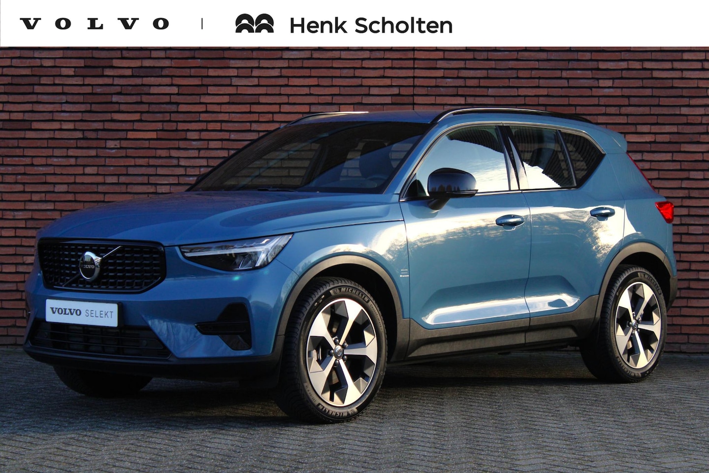Volvo XC40 - B4 Plus Dark | Verwarmde Stoelen+Stuurwiel | Semi- Elektrische Trekhaak | Verwarmbare Voor - AutoWereld.nl