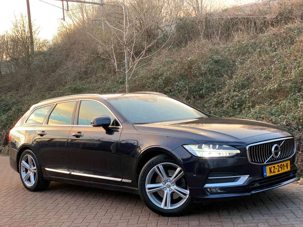 Volvo V90 - 2.0 D4 Inscription HEAD-UP LEDER NAVI 18'' / PRIJS EX BPM € 12.490/ PRIJS NL € 14.990.- - AutoWereld.nl