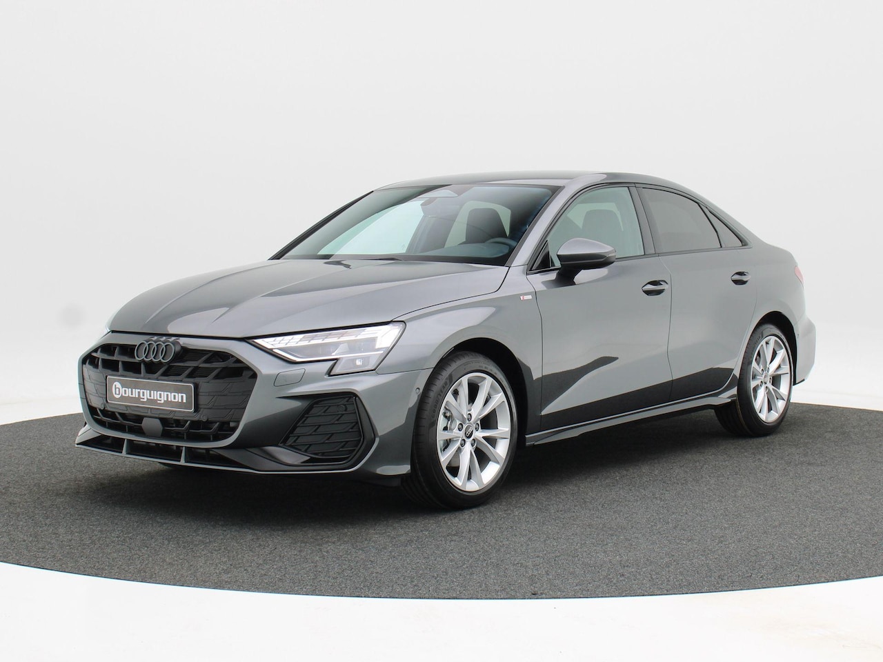 Audi A3 Limousine - 30 TFSI | S edition | 116 PK | Optiek zwart plus | Privacyglas | 17 inch velgen | - AutoWereld.nl