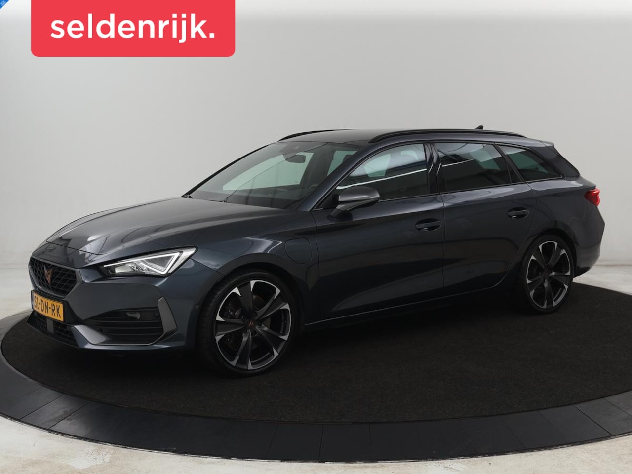 CUPRA Leon - 1.4 eHybrid VZ | 245pk | Trekhaak | Stoelverwarming | Carplay | Camera | Sfeerverlichting - AutoWereld.nl