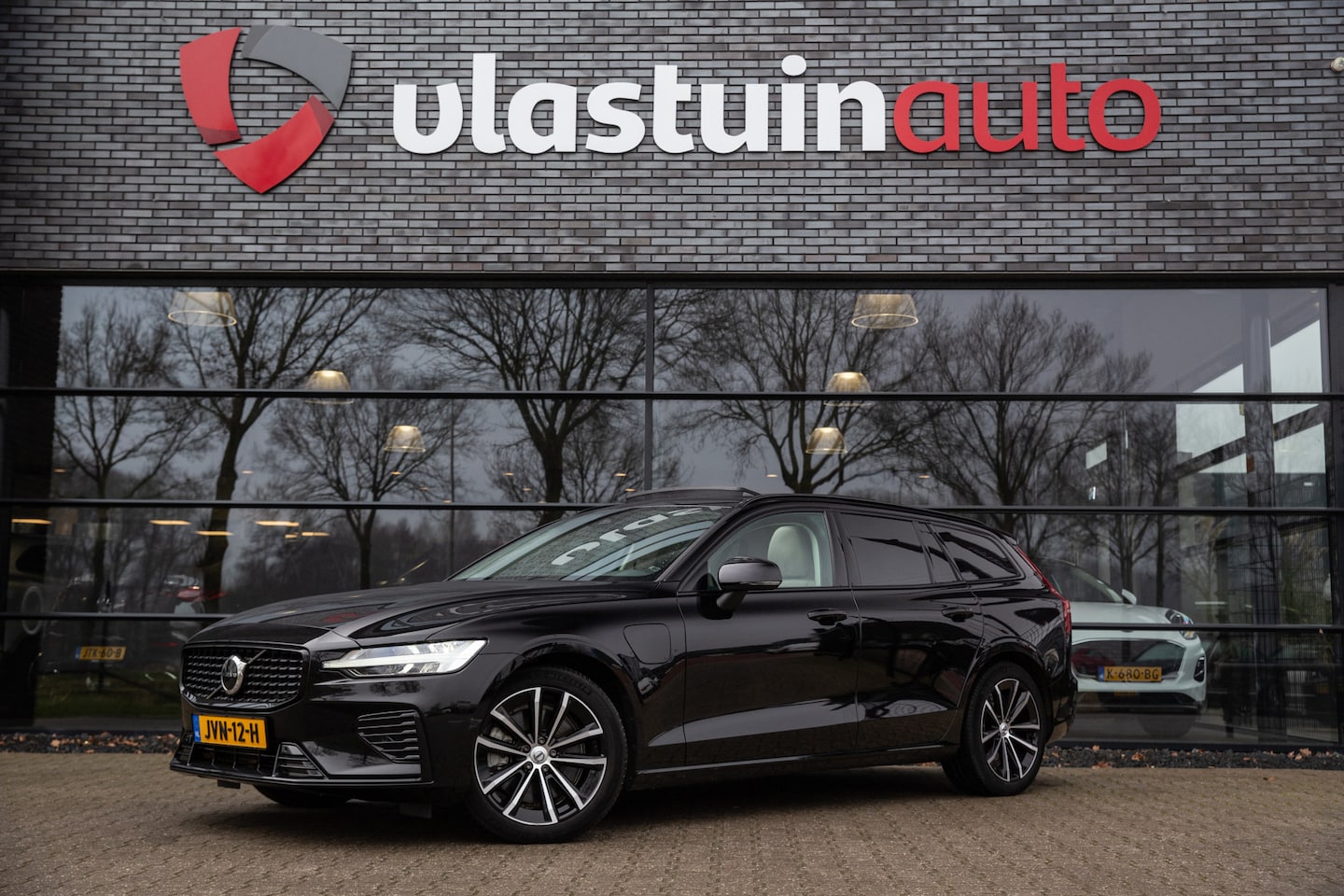 Volvo V60 - 2.0 T6 Plug-in hybrid AWD Plus Bright , Panoramadak, Adap. cruise, Stoel/stuurverwarming, - AutoWereld.nl