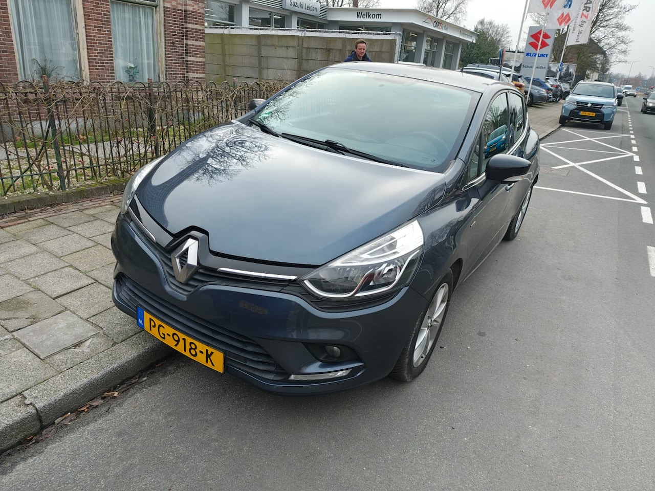 Renault Clio - 0.9 TCe LIMITED met APK tot 8-11-2026 - AutoWereld.nl