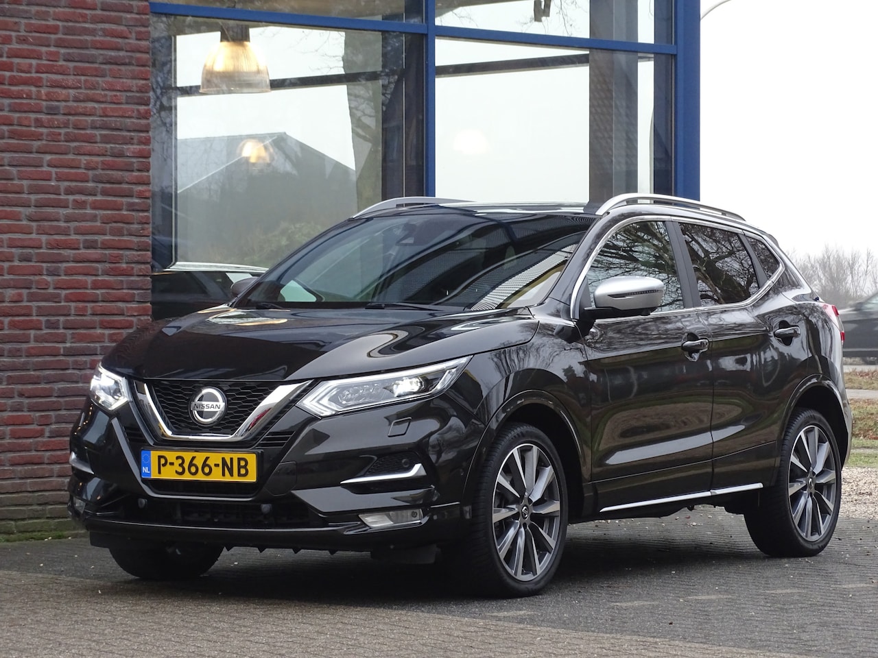 Nissan Qashqai - 1.3 DIG-T Tekna + TREKHAAK - AutoWereld.nl