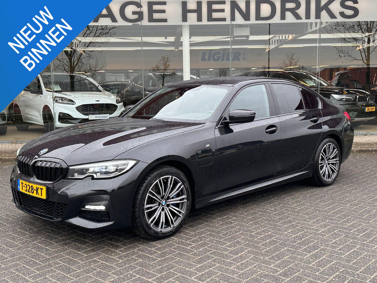 BMW 3-serie - 330e | Trekhaak wegklapbaar | Nieuwe banden | Climate  | CC | Leder Stof | - AutoWereld.nl