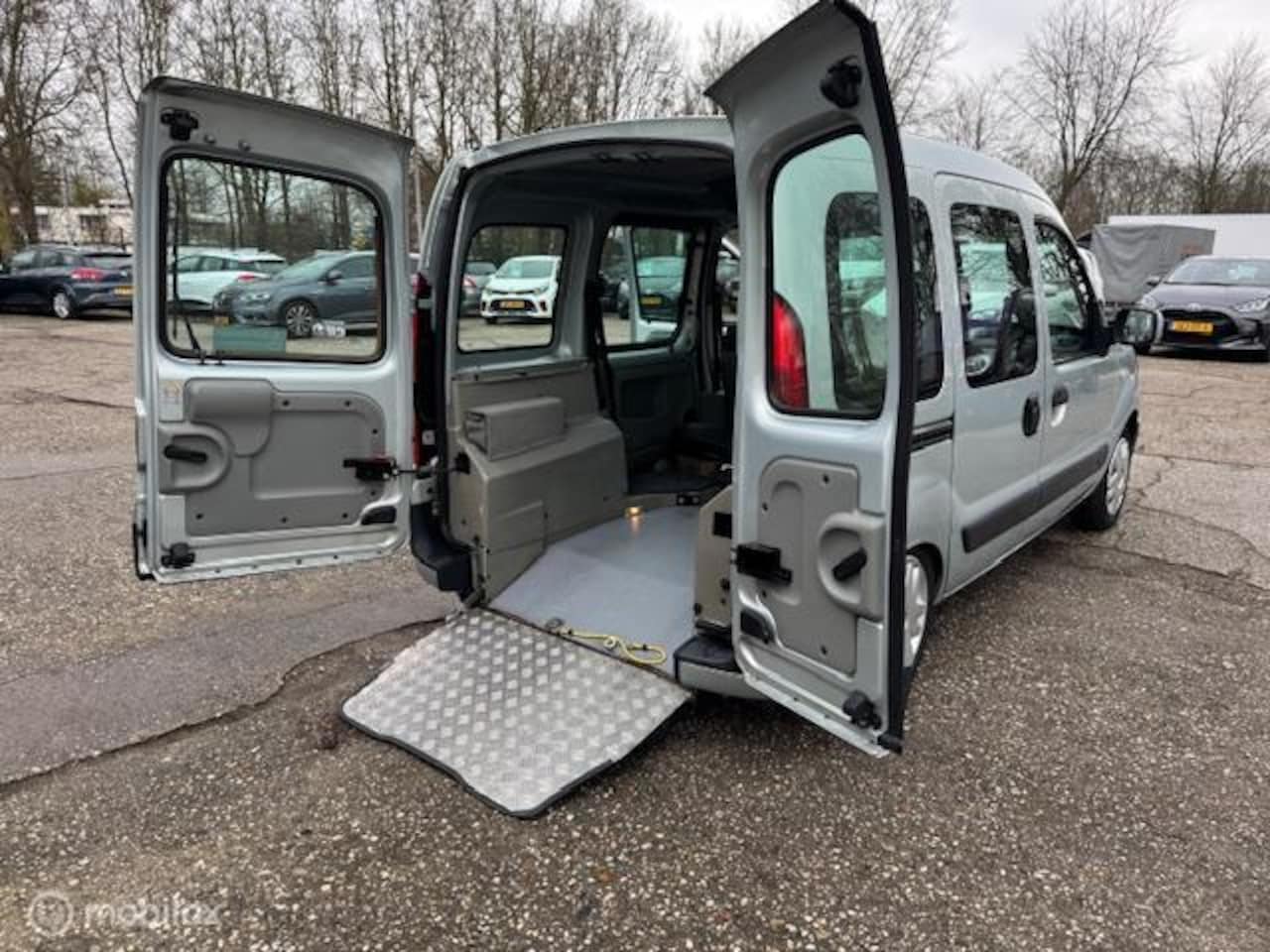 Renault Kangoo - combi 1.6-16V Automaat Rolstoelauto. - AutoWereld.nl