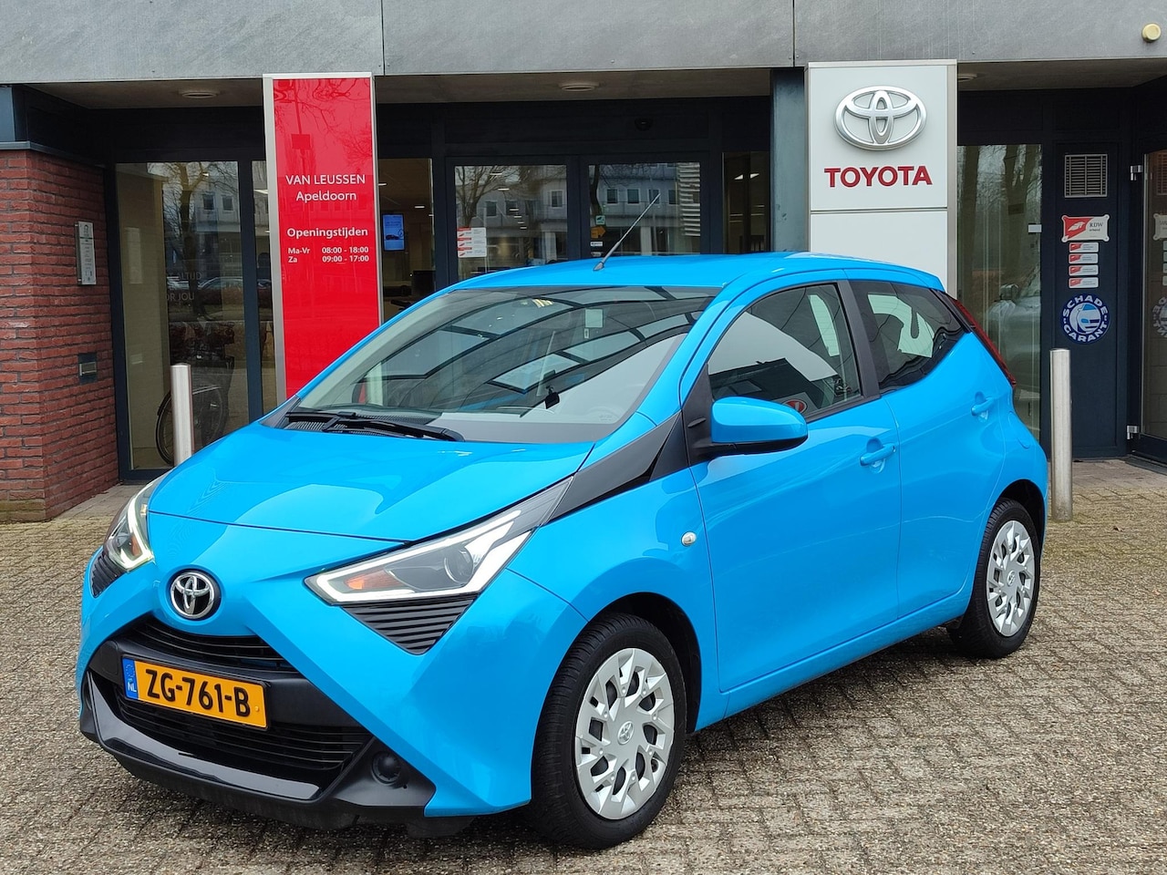 Toyota Aygo X - X-PLAY 5-DEURS AIRCO BLUETOOTH CAMERA 4S-BANDEN EL-RAMEN/SPIEGELS NL-AUTO - AutoWereld.nl