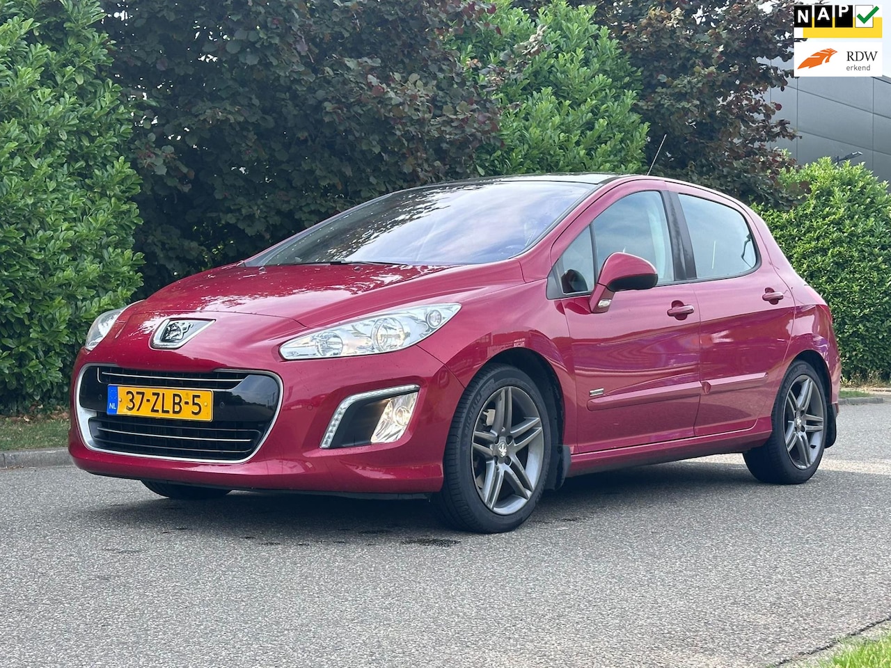 Peugeot 308 - 1.6 THP Sportium Navigatie*Pano*NAP*Cruise*Clima*Dealer onderhouden*LM velgen*LED*Parkeers - AutoWereld.nl