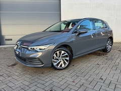 Volkswagen Golf - 1.4 eHybrid Style * Camera * Side Assist * Massage * CarPlay