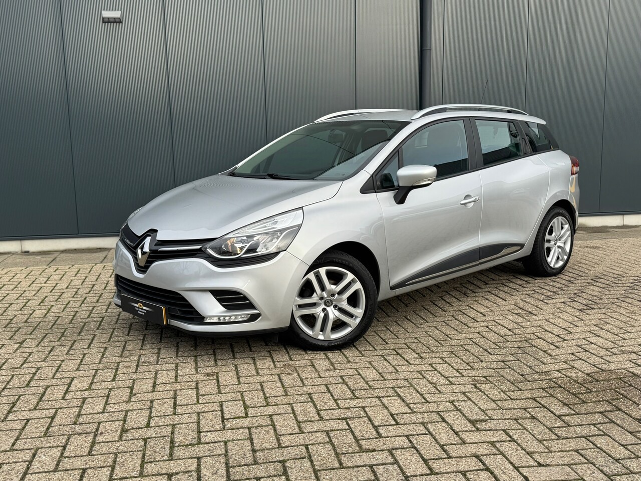 Renault Clio Estate - 1.2 16V Life * Navigatie * Parkeersensoren * Cruise Control * - AutoWereld.nl