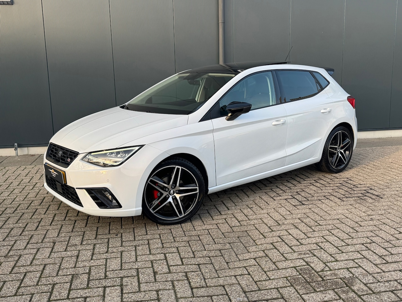 SEAT Ibiza - 1.5 TSI EVO FR Business Intense * Panorama * Camera * Beats * Keyless * - AutoWereld.nl