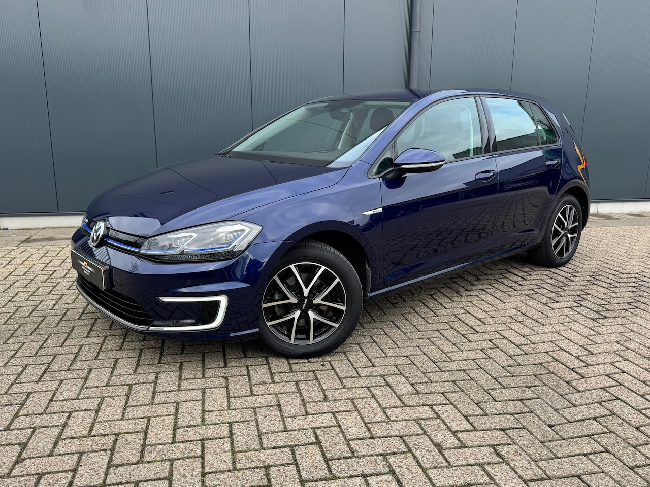 Volkswagen e-Golf - E-Golf * Navigatie * Camera * Led * Allseason banden * - AutoWereld.nl