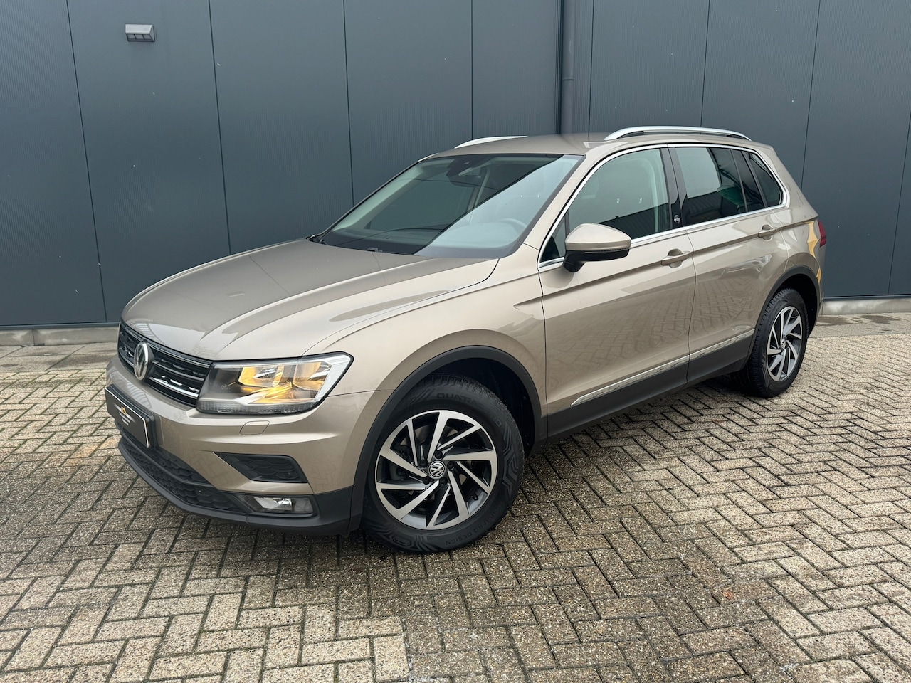 Volkswagen Tiguan - 1.4 TSI Automaat Comfortline * Navigatie * Stoelverwarming * Adaptieve Cruise Control - AutoWereld.nl