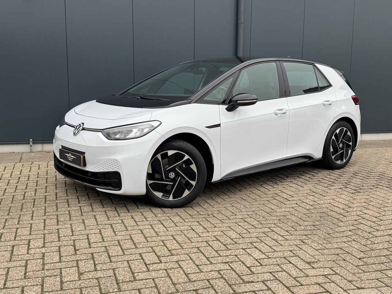 Volkswagen ID.3 - First Black Edition 58 kWh * SoH 89% * Steunhaak * Navigatie * Parkeersensoren * Adaptieve - AutoWereld.nl