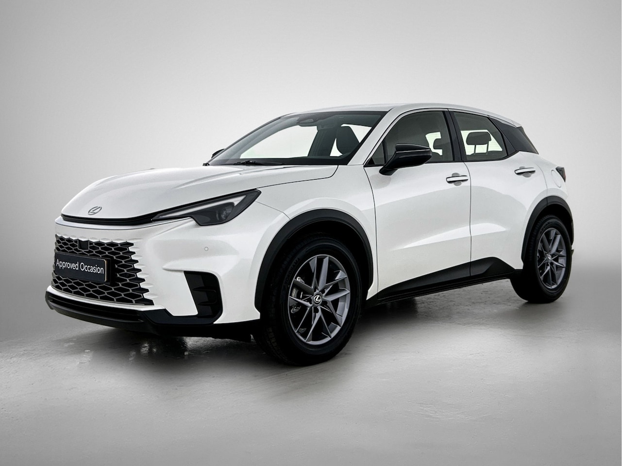 Lexus LBX - Business Line 2WD | Draadloze Telefoonlader | Parkeersensoren | Navigatie | - AutoWereld.nl