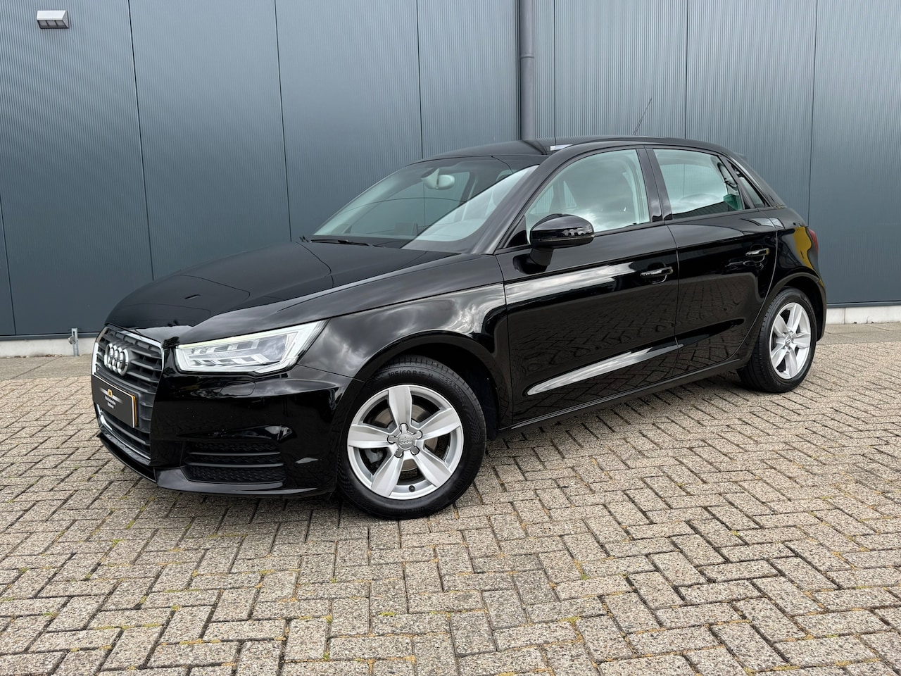 Audi A1 Sportback - 1.0 TFSI Pro Line * Stoelverwarming * Led * Lichtmetalen Velgen - AutoWereld.nl
