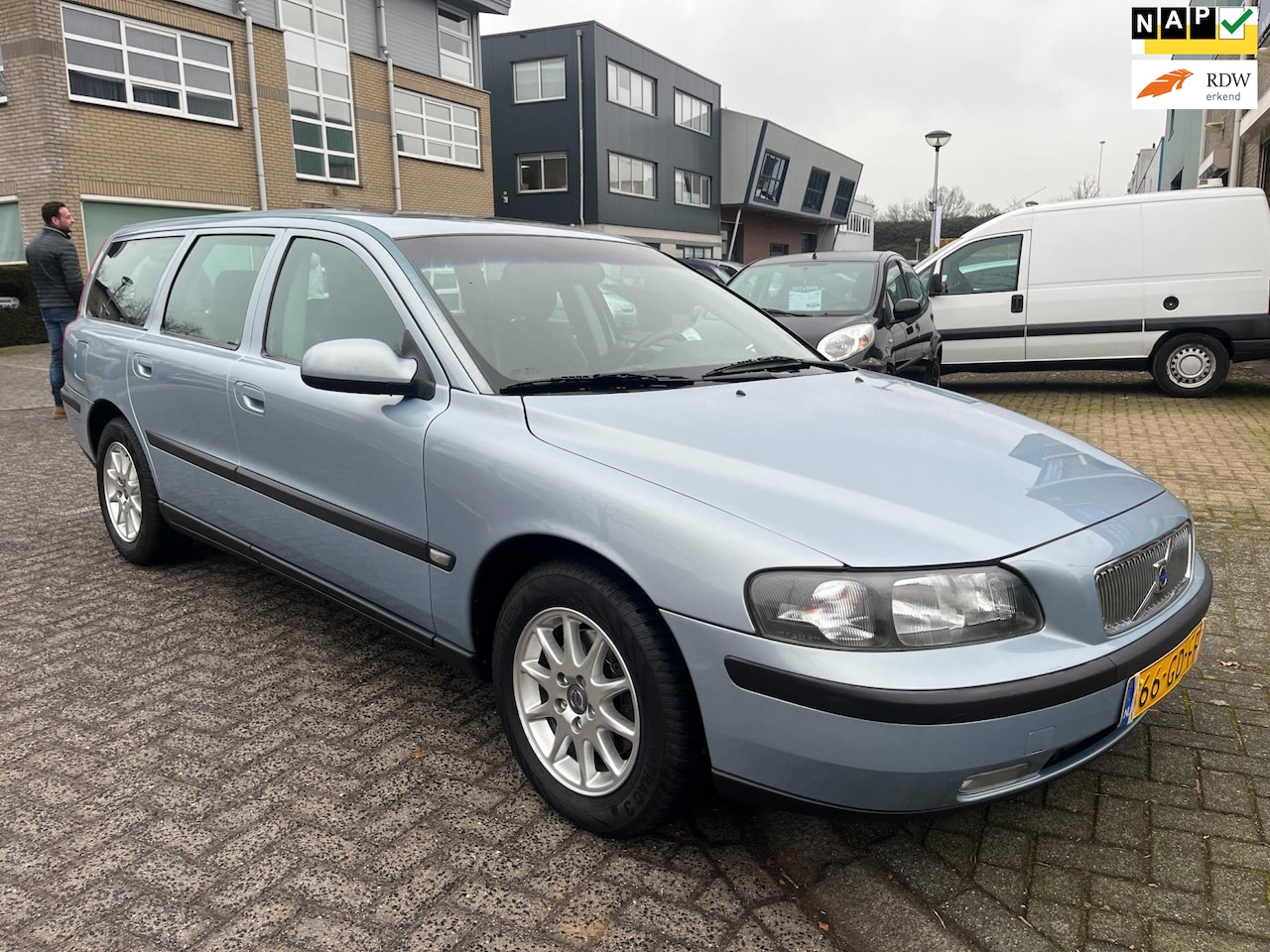 Volvo V70 - 2.4 Comfort Line ...EERSTE EIGENAAR.!!! - AutoWereld.nl