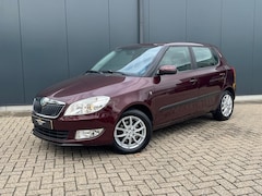 Skoda Fabia - 1.2 TSI * Automaat * Parkeersensoren * Trekhaak * Airco