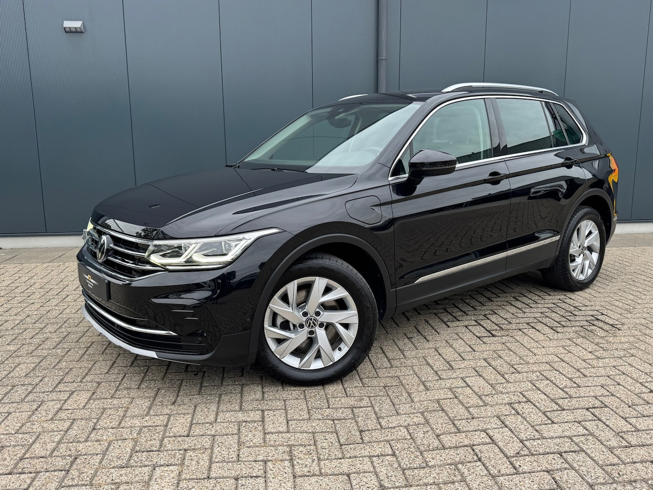 Volkswagen Tiguan - 1.4 TSI eHybrid Elegance * Trekhaak * Stoelverwarming * Camera * Keyless * - AutoWereld.nl