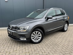Volkswagen Tiguan - 1.4 TSI * Navigatie * Parkeersensoren * Lane Assist * Lichtmetalen Velgen