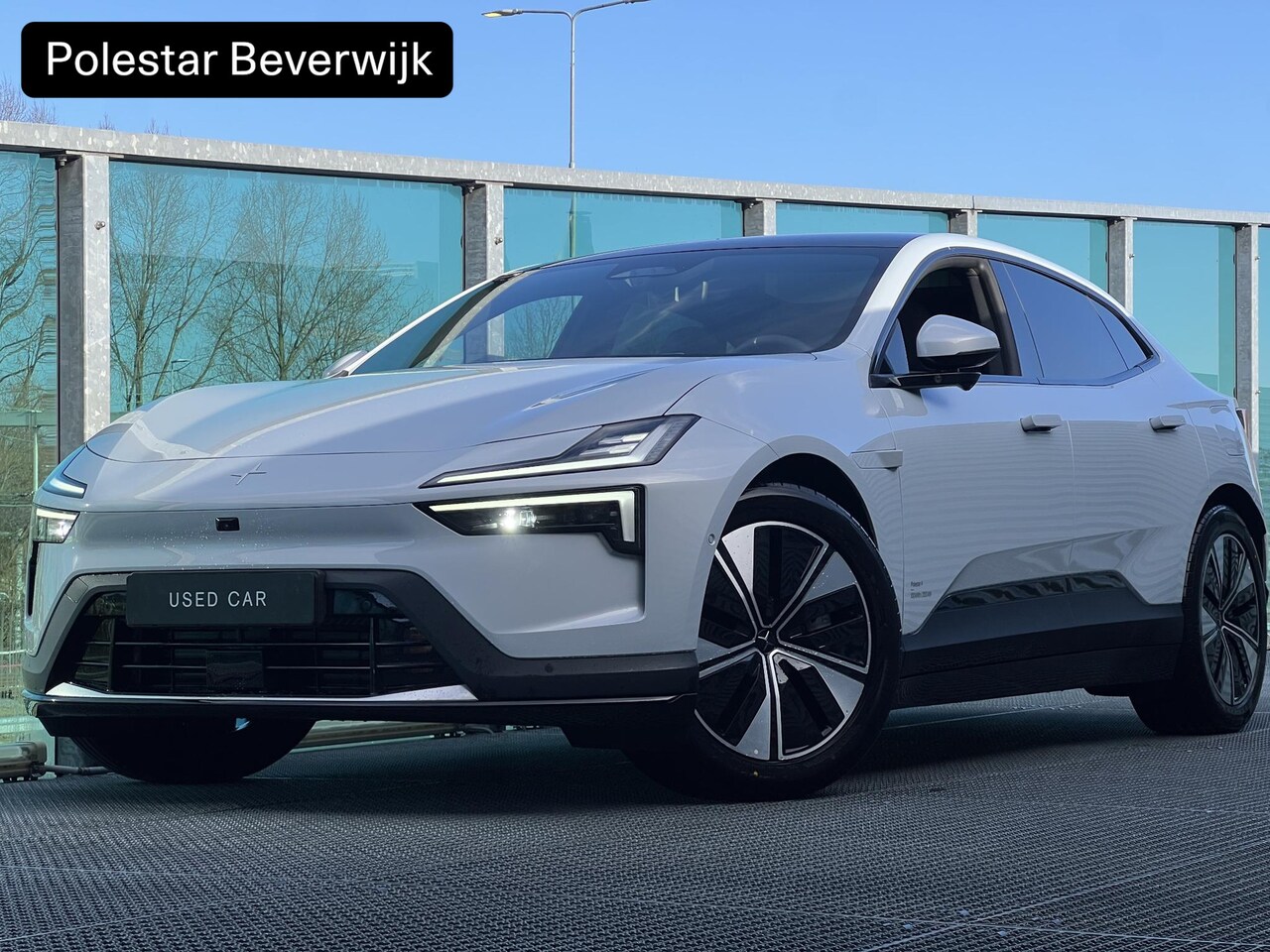 Polestar 4 - Long Range Single motor Plus 100 kWh / Pano. dak / Elek. verstelbare stoelen / Voor+achter - AutoWereld.nl