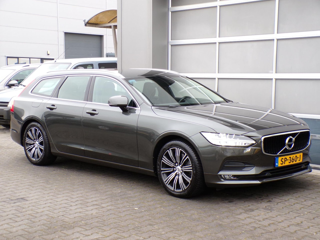 Volvo V90 - 2.0 T4 Momentum|Leder|Memory|ACC|Cam|Carplay|Trekh - AutoWereld.nl